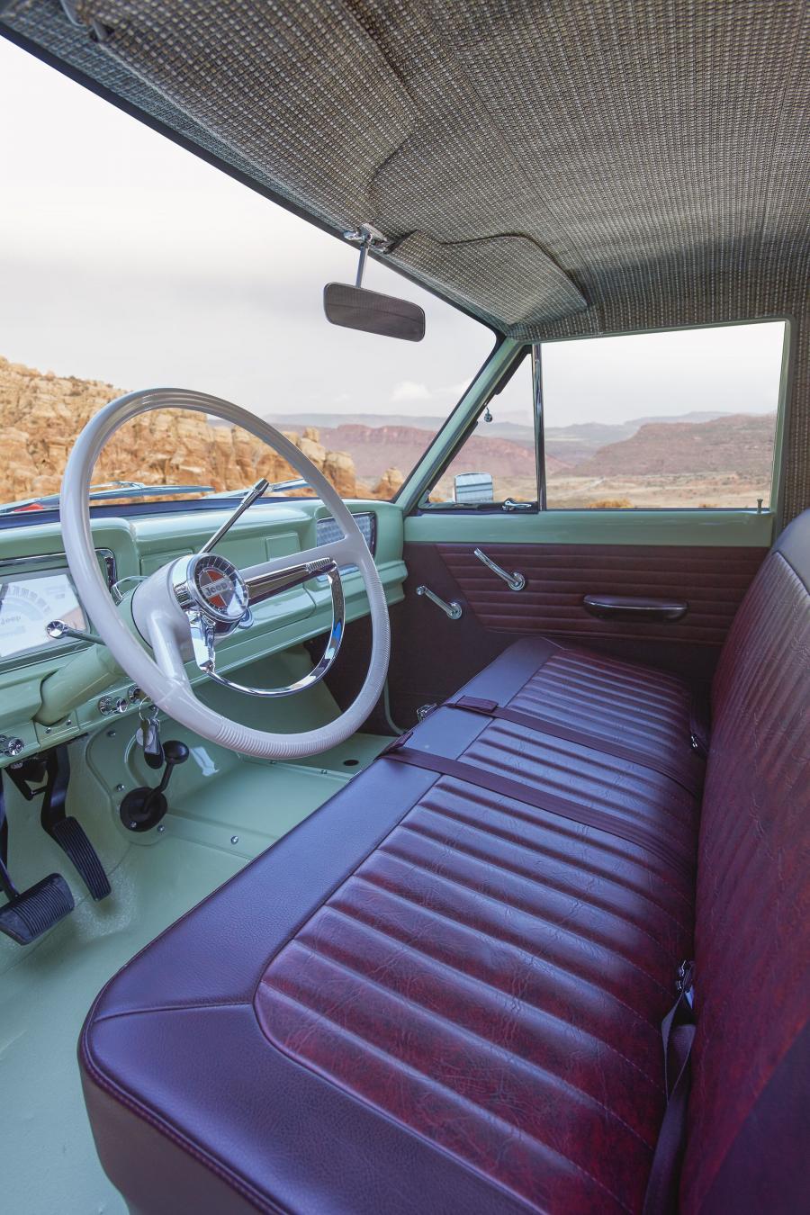 Интерьер Jeep Wagoneer Roadtrip 2018 года  (фото 16 из 60)